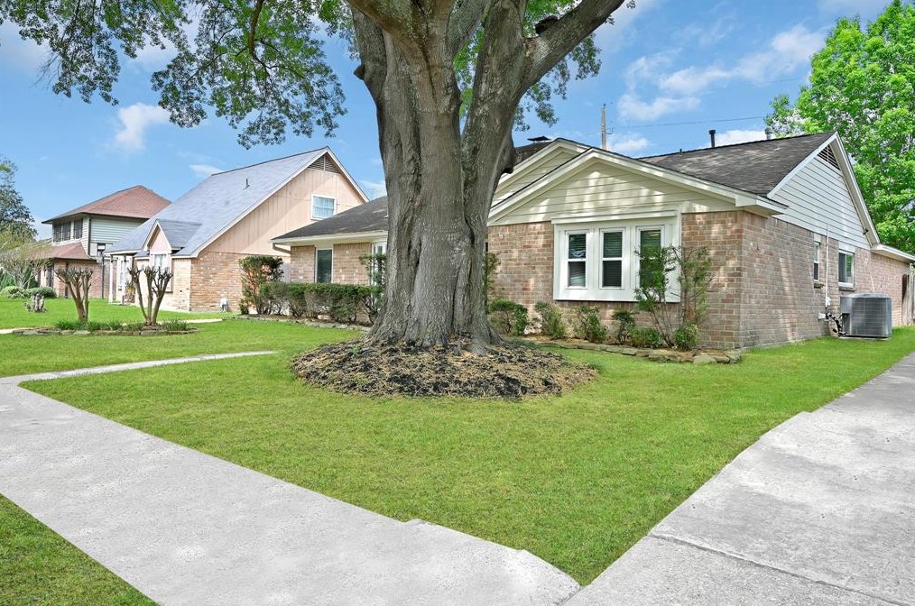 4738 Whispering Falls Dr, Houston TX  77084-3138 exterior