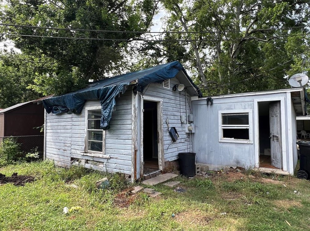 1219 Walnut Ave, Richmond TX  77471-2302 exterior