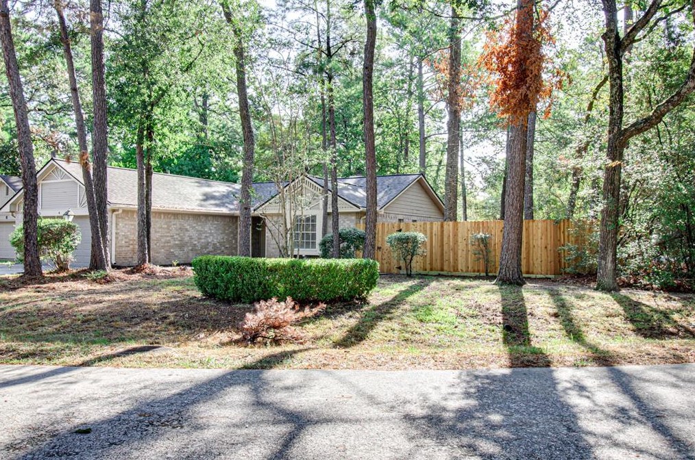 4 Brentwood Oaks Ct, Spring, TX 77381-3555
