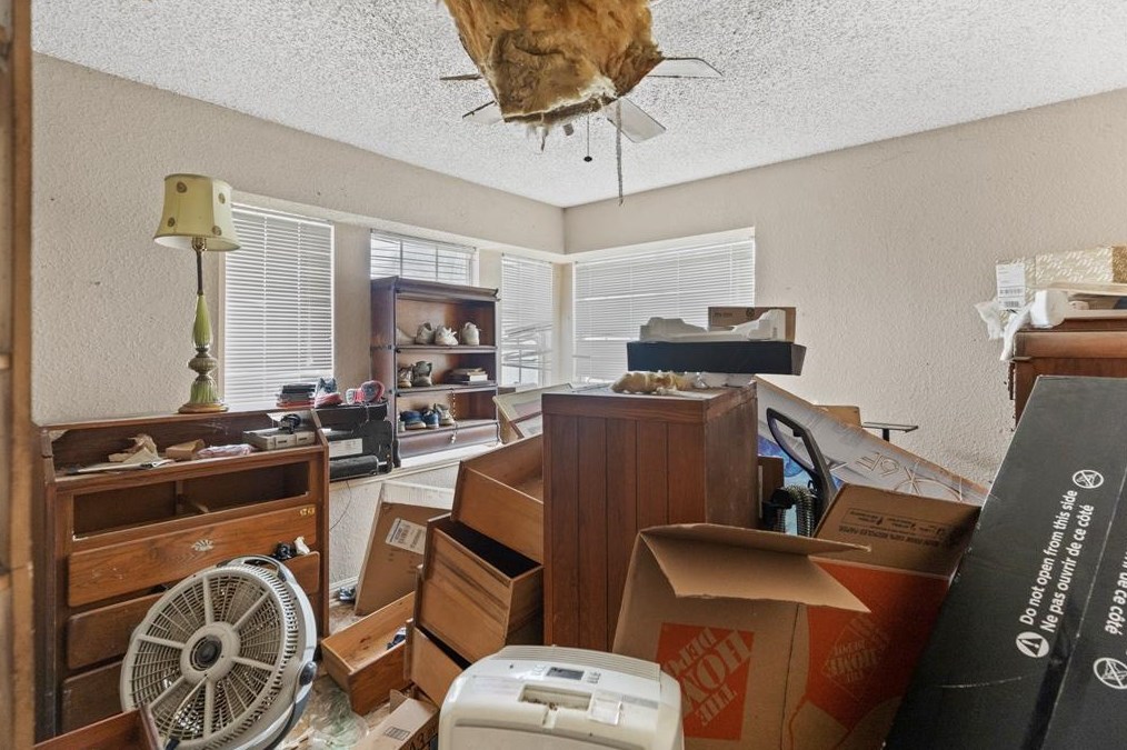 12054 Green Glade Dr, Houston, TX 77099-3220
