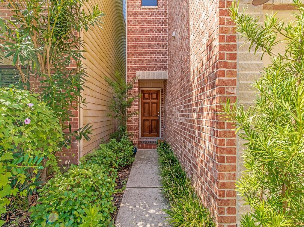 650 Westcross St #61, Houston, TX 77018