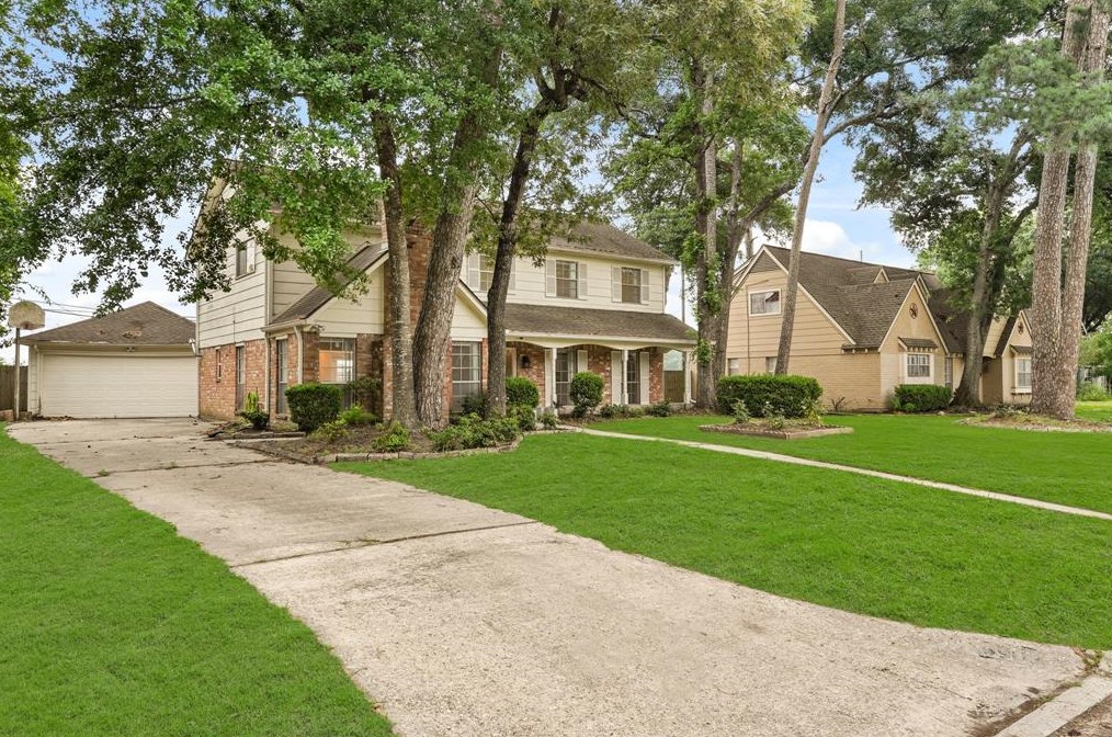 5903 Lorinowoods Dr, Houston, TX 77066