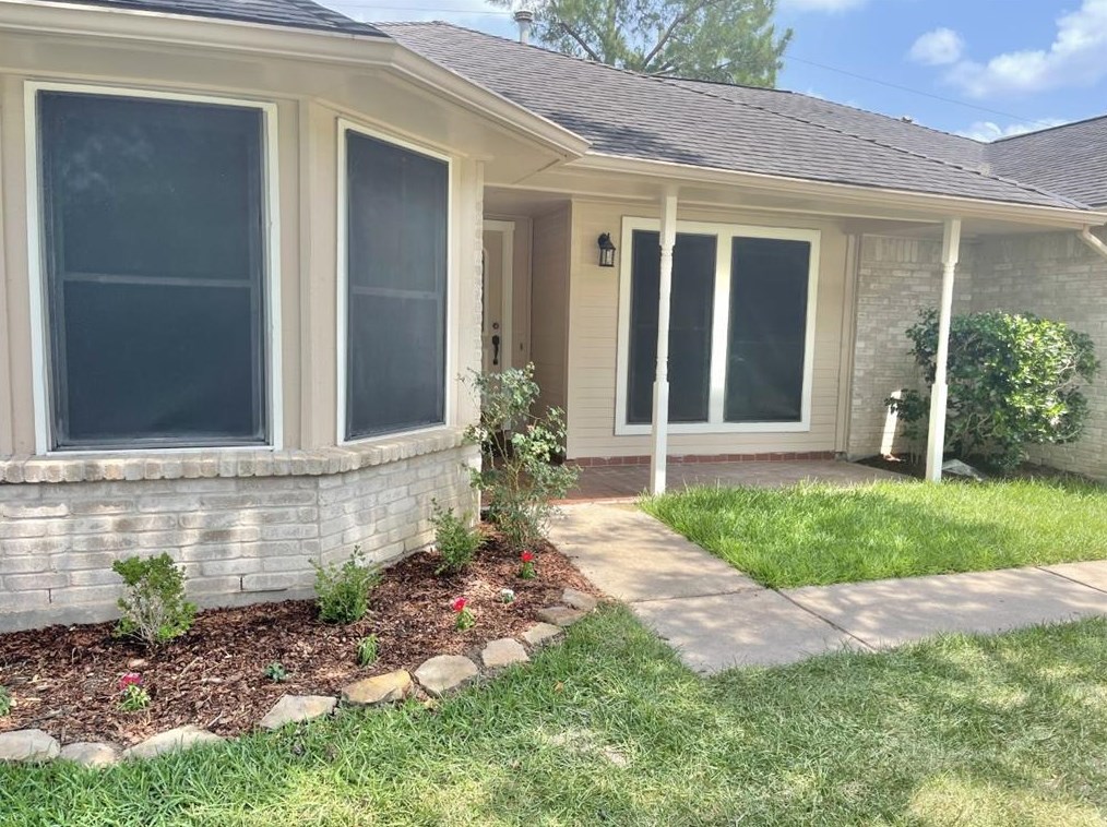 8646 Sunny Ridge Dr, Houston, TX 77095-3709