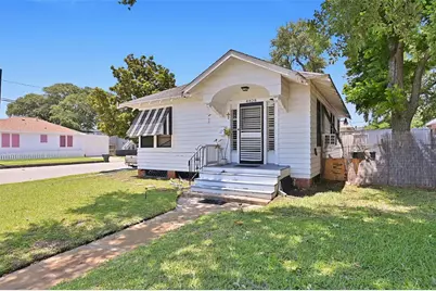 4828 Avenue Q 1/2, Galveston, TX 77551 - Photo 1