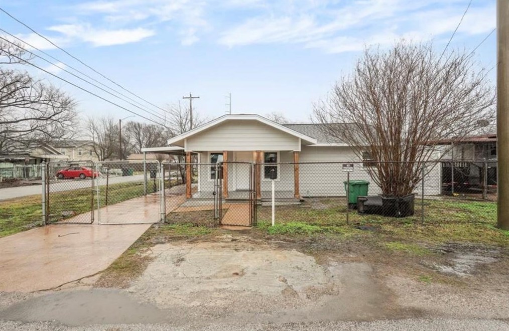 1301 Roosevelt St, Houston, TX 77012-3752