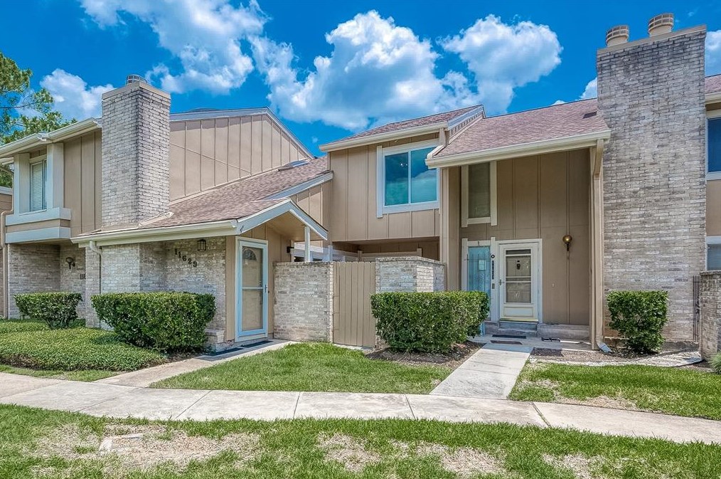 11629 Village Place Dr, Houston, TX 77077-6771