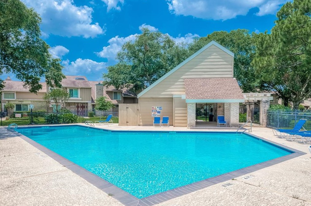 11629 Village Place Dr, Houston TX  77077-6771 exterior