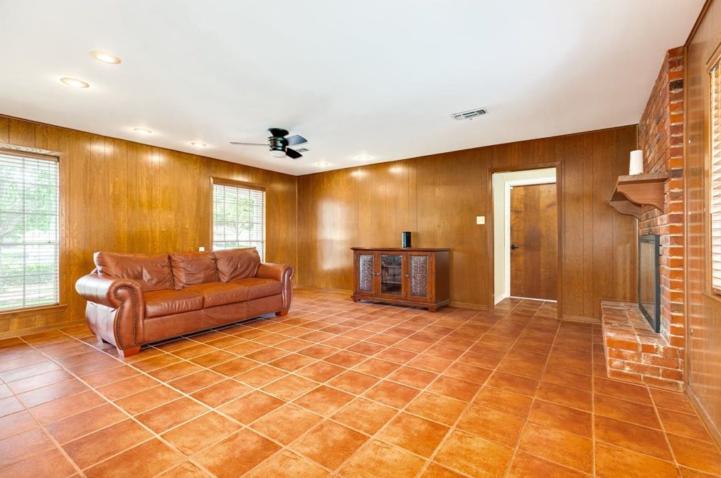 107 Hyacinth St, Richwood, TX 77566-4613
