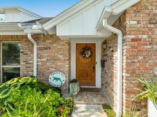12307 Pinerock Ln, Houston, TX 77024-4123