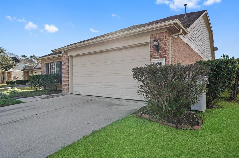 615 Linden Manor Ct, Spring, TX 77373-8582