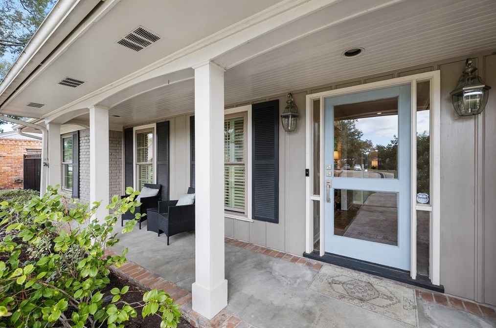 2215 Briarmead Dr, Houston, TX 77057-2934