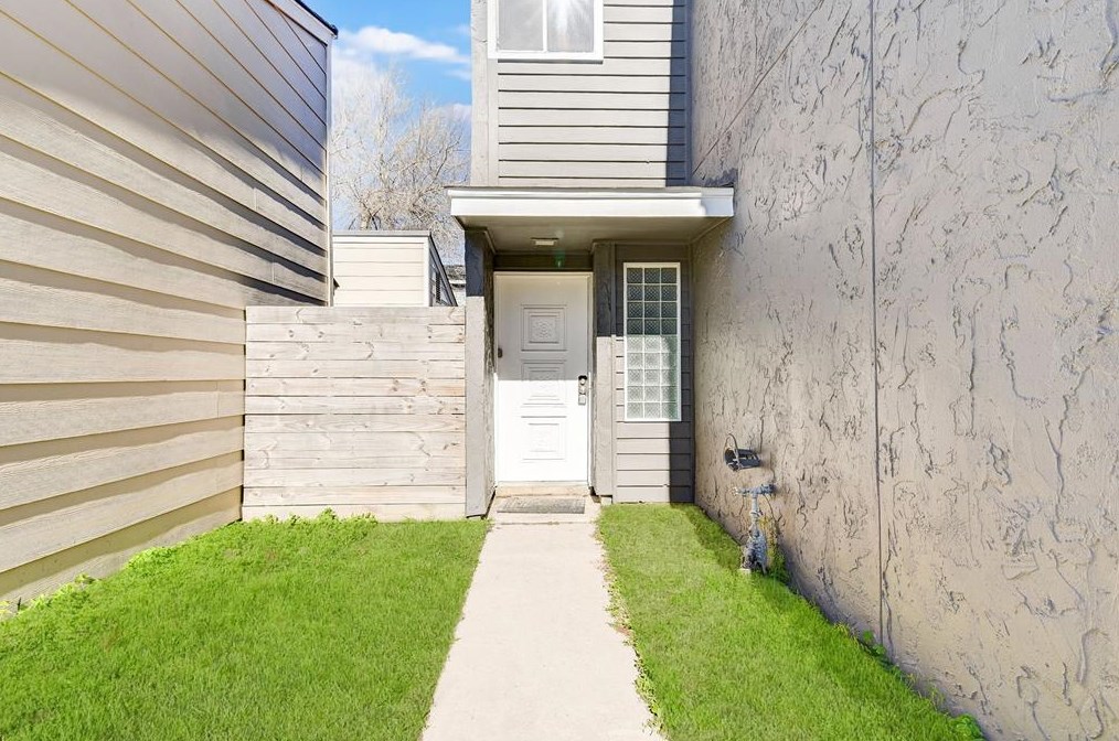 10318 Sommerville Ave, Houston TX  77041-8836 exterior