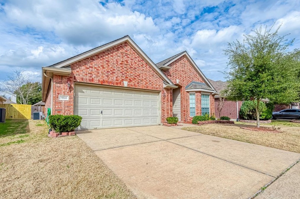 11934 Leaf Oak Dr, Houston, TX 77065