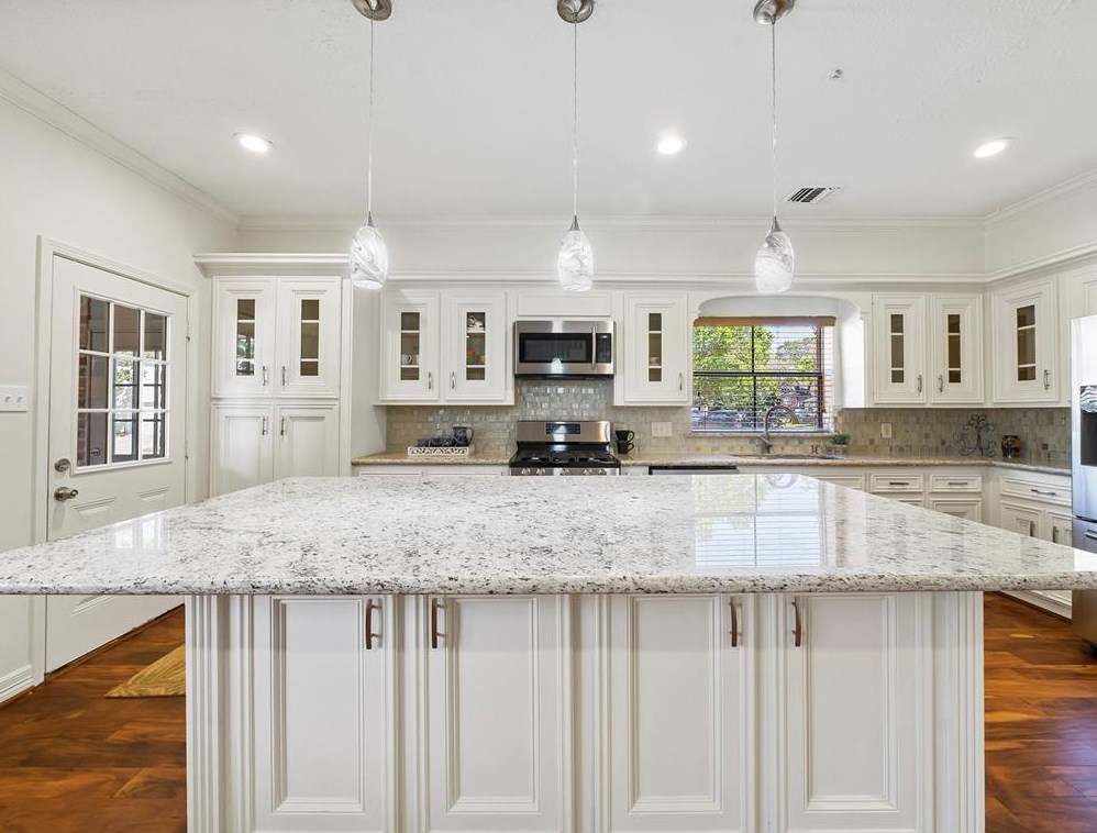 15510 Walkwood Dr, Houston, TX 77079