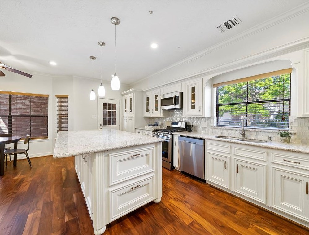 15510 Walkwood Dr, Houston TX  77079-4215 exterior