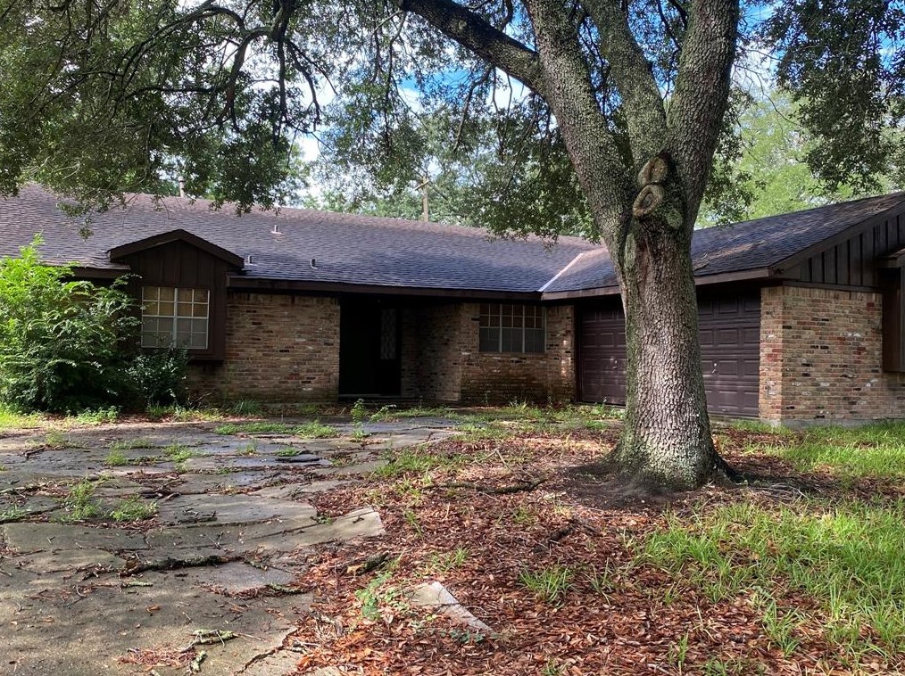5719 Braesvalley Dr, Houston, TX 77096-2911