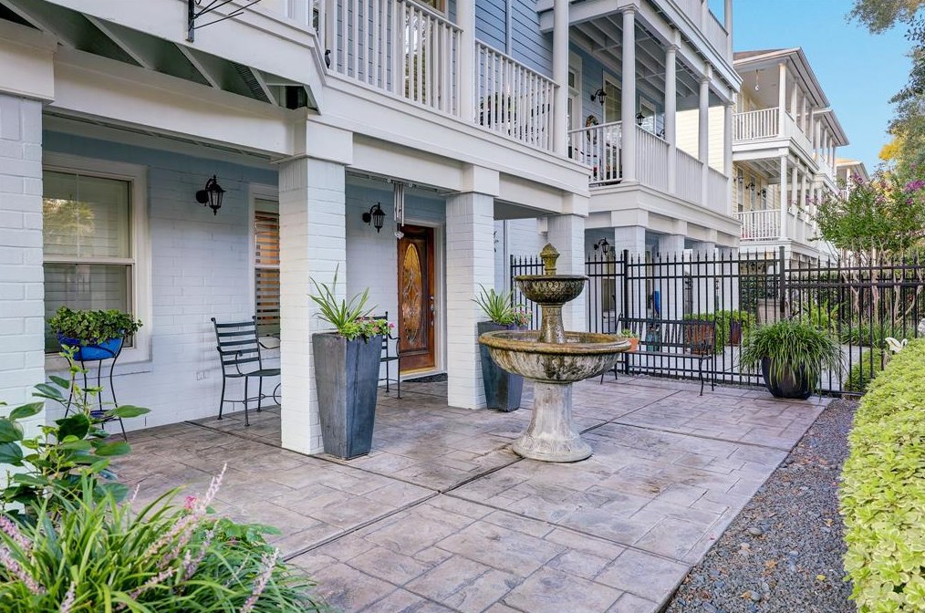 214 Hawthorne St, Houston, TX 77006-4006