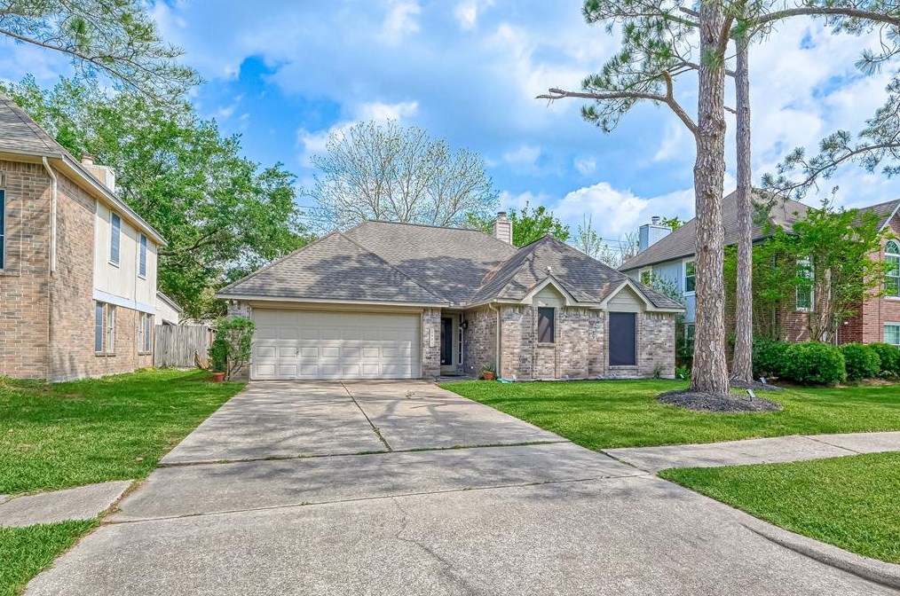 1331 New Cedars Dr, Houston TX  77062-2278 exterior