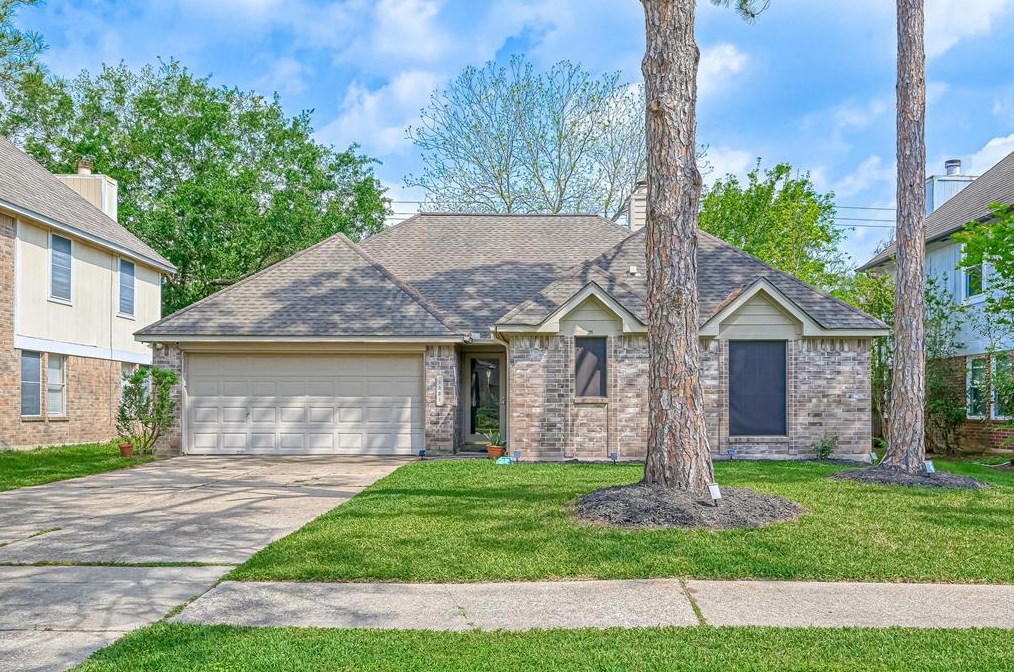 1331 New Cedars Dr, Houston, TX 77062