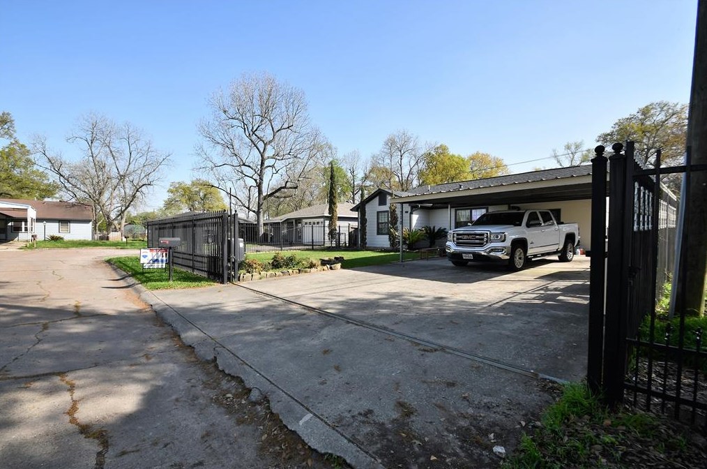 710 Woodhue St, Channelview, TX 77530