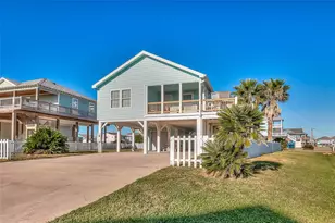 2895 Laguna Dr, Crystal Beach, TX 77650 - Photo 1