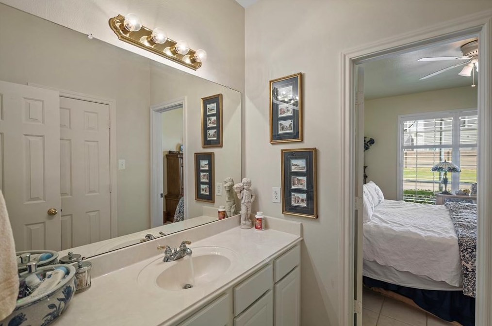 9909 Kemp Frst, Houston TX  77080-2509 exterior