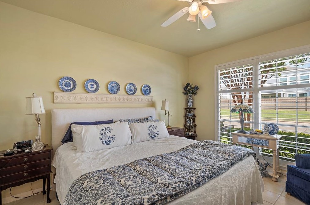 9909 Kemp Forest Dr, Houston TX  77080-2650 exterior