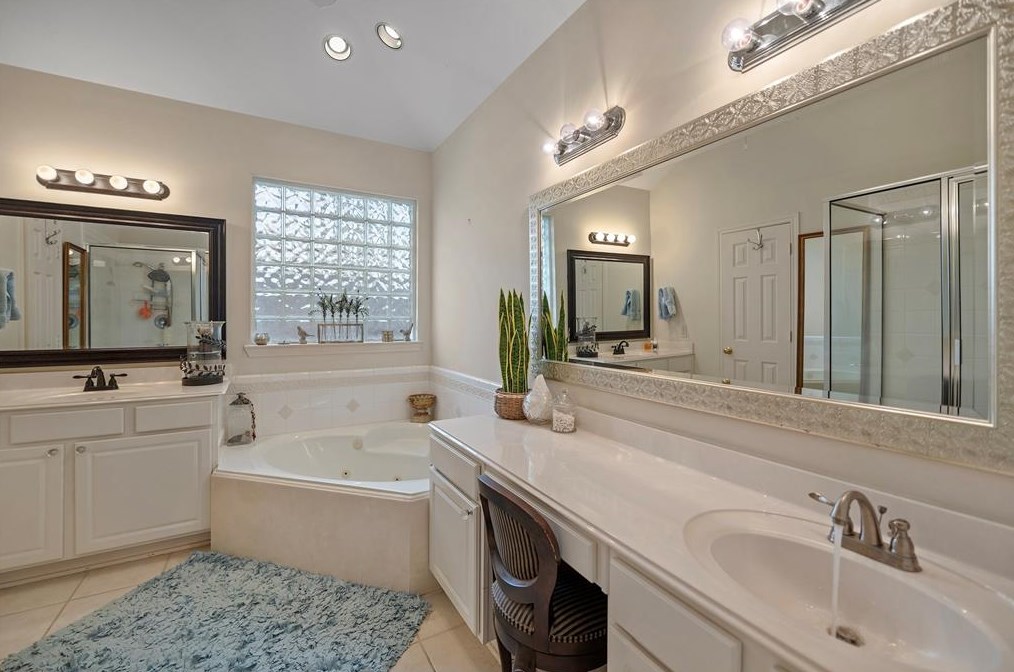 9909 Kemp Frst, Houston TX  77080-2509 exterior