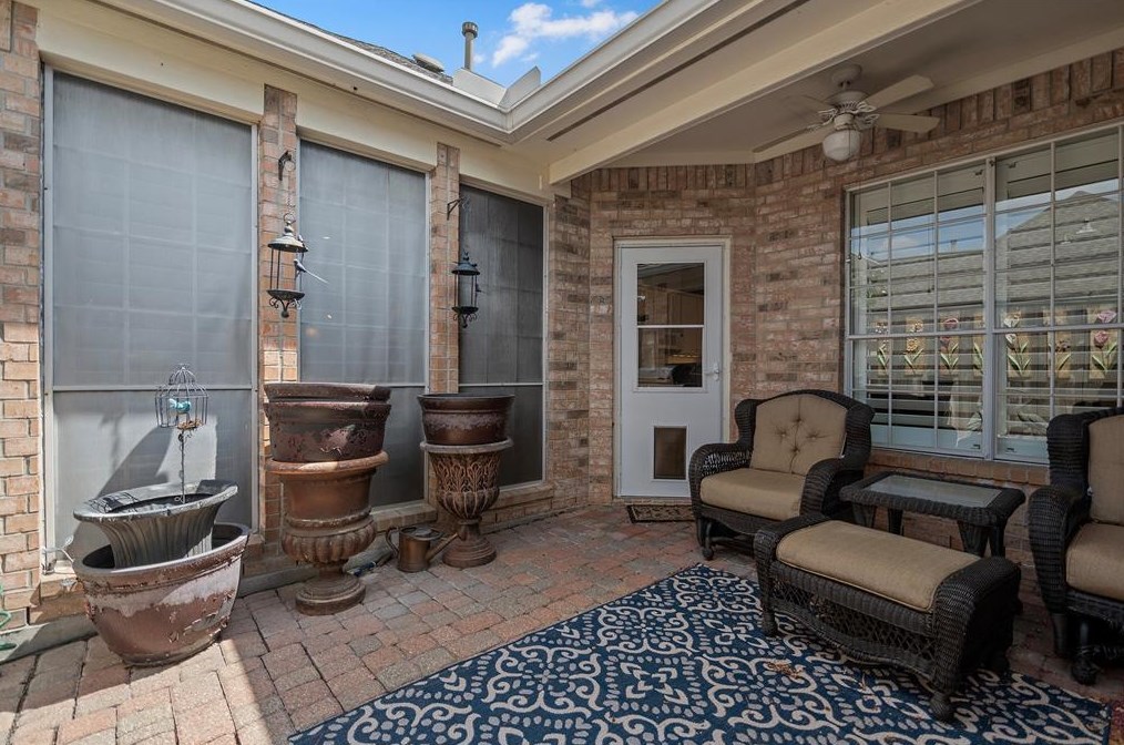 9909 Kemp Frst, Houston TX  77080-2509 exterior