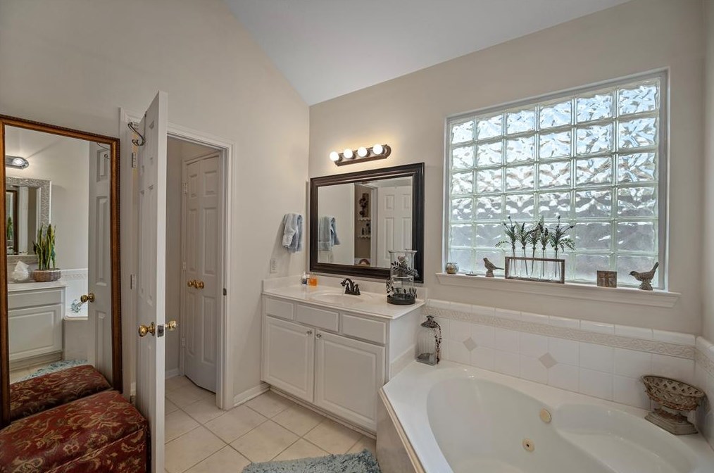 9909 Kemp Frst, Houston TX  77080-2509 exterior