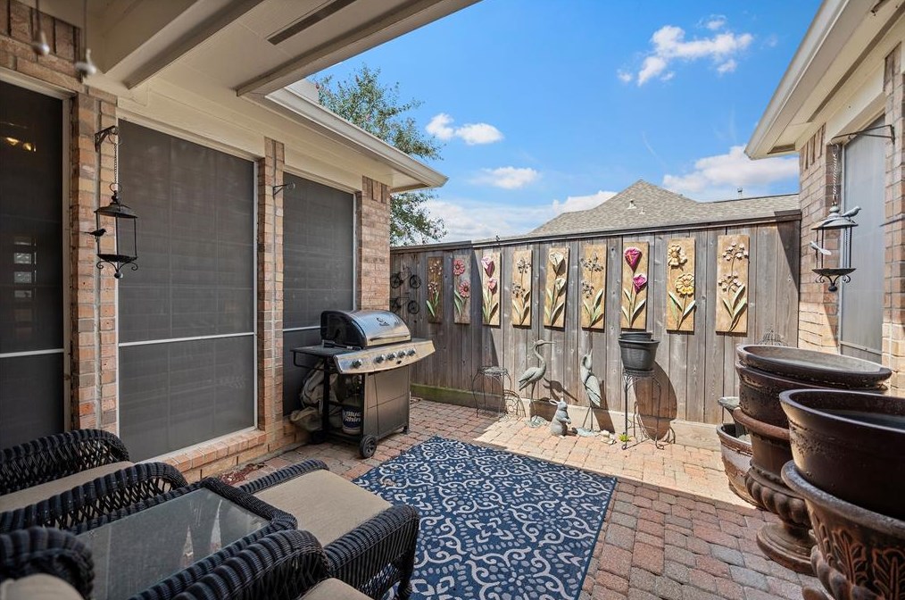9909 Kemp Frst, Houston TX  77080-2509 exterior