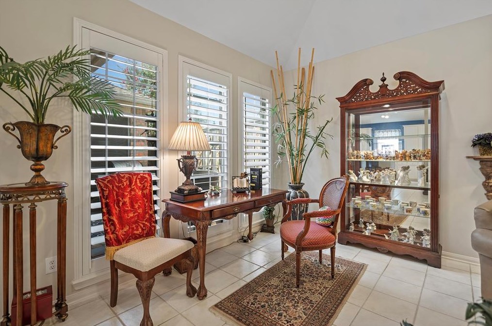 9909 Kemp Frst, Houston TX  77080-2509 exterior