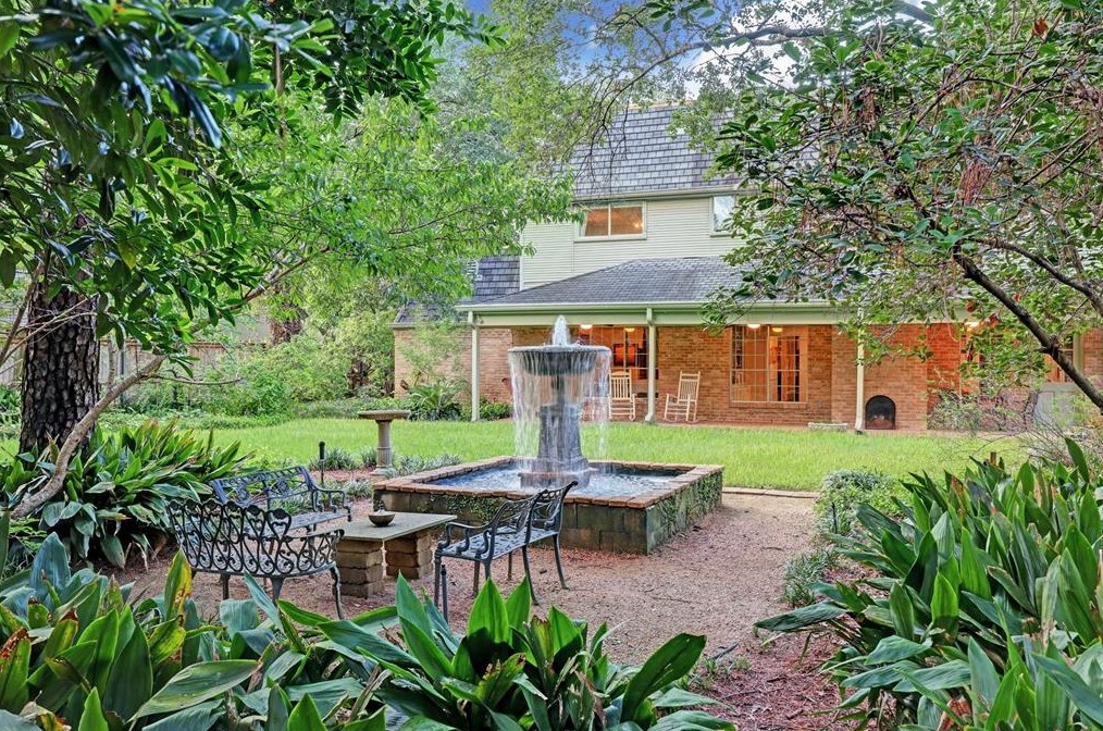 12003 Pebble Hl Dr, Houston TX exterior