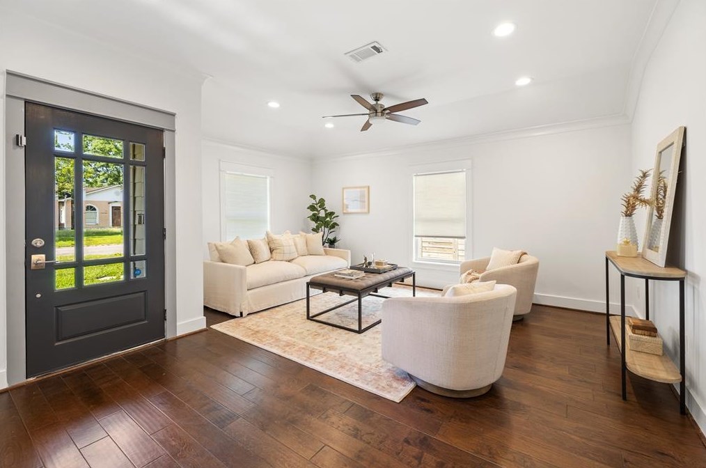 1714 Du Barry Ln, Houston, TX 77018