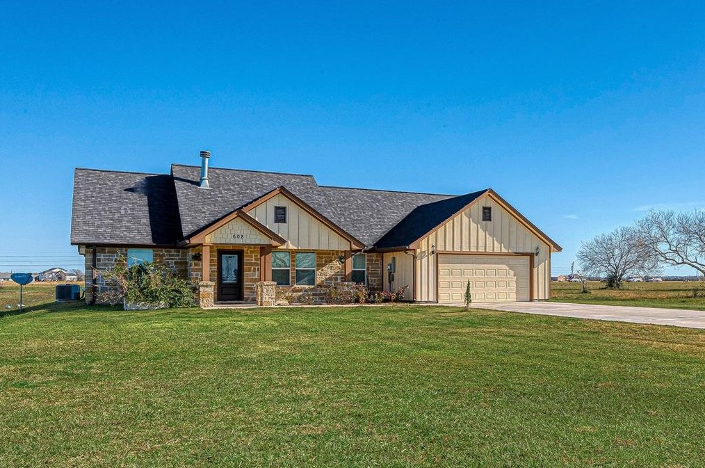 608 Quarter Horse Trail, Angleton, TX 77515