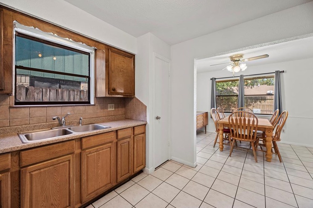 7834 Breezeway St, Houston TX  77040-3703 exterior