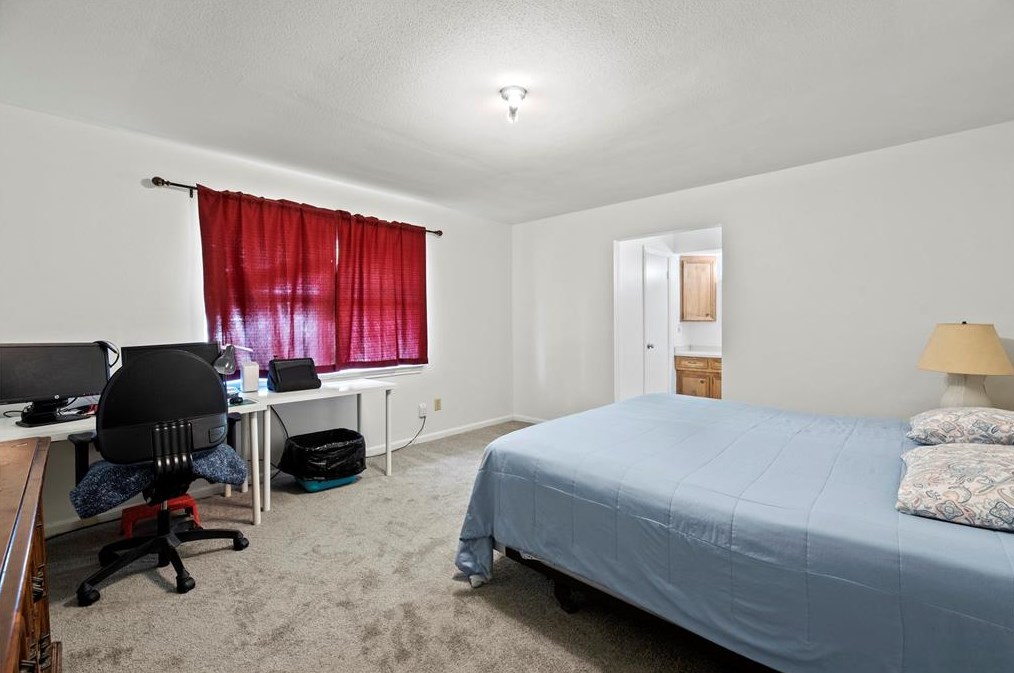 7834 Breezeway St, Houston TX  77040-3703 exterior