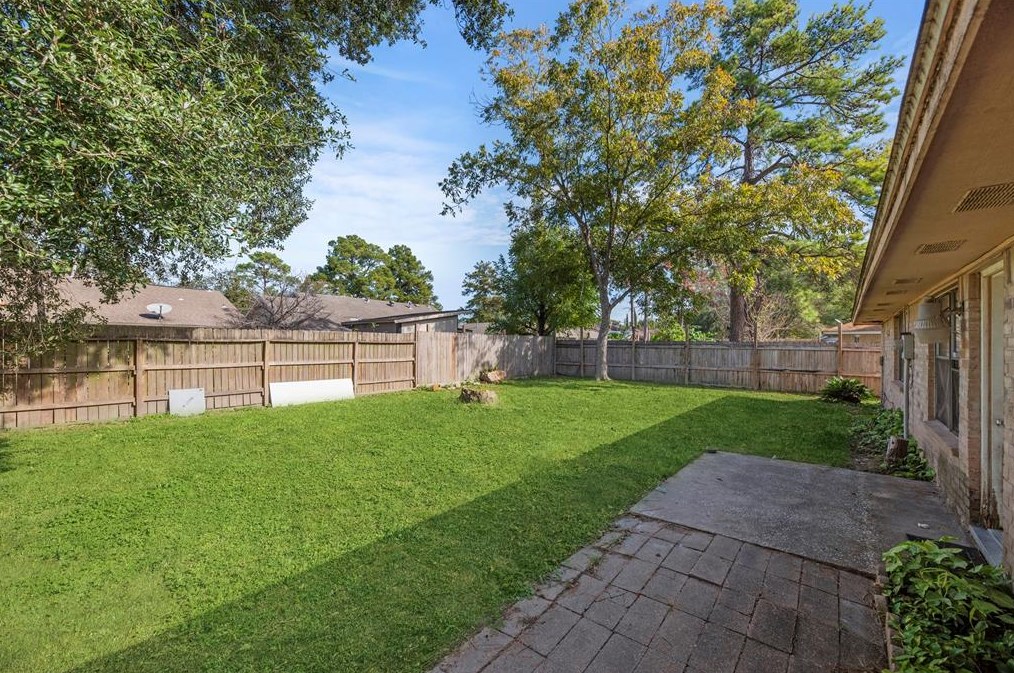 7834 Breezeway St, Houston TX  77040-3703 exterior