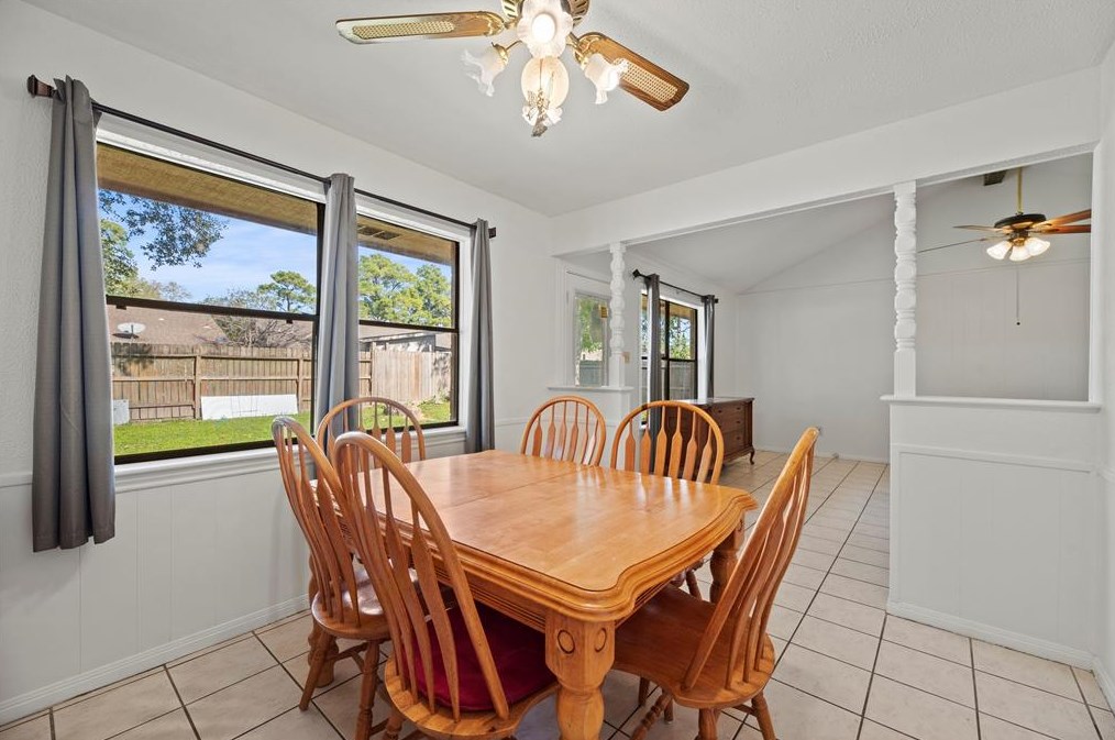 7834 Breezeway St, Houston TX  77040-3703 exterior