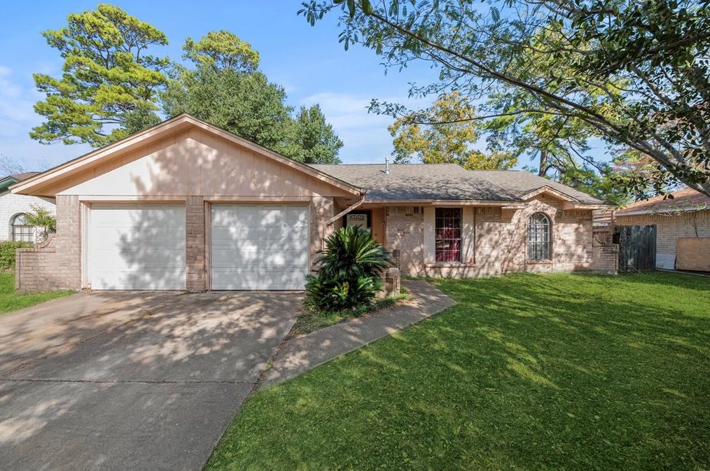 7834 Breezeway St, Houston TX  77040-3703 exterior