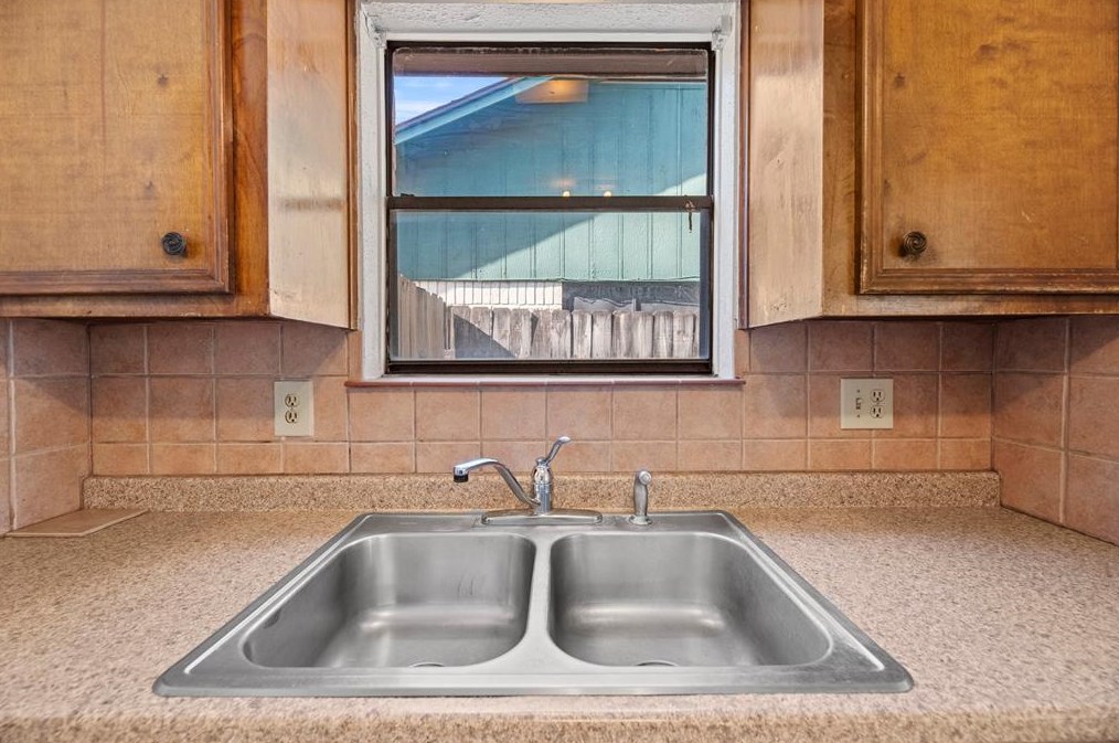 7834 Breezeway St, Houston TX  77040-3703 exterior