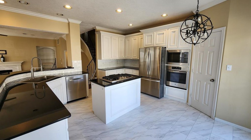 317 Birdsall St, Houston, TX 77007