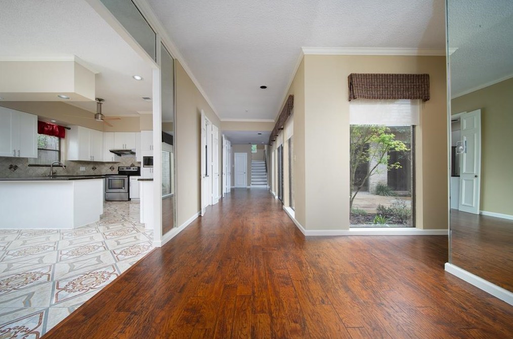 124 Gessner Rd, Houston TX  77024-6102 exterior