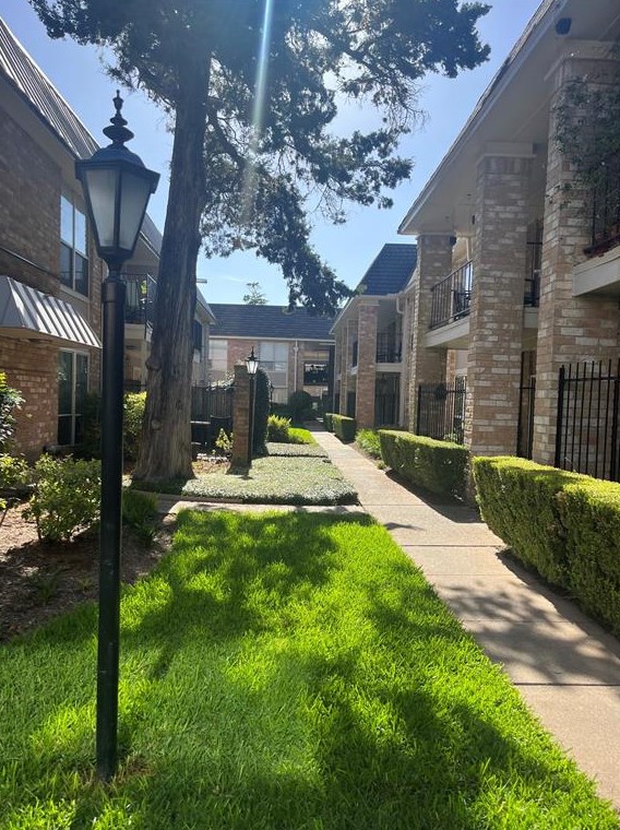 2230 S Piney Point Rd Apt 212, Houston, TX 77063