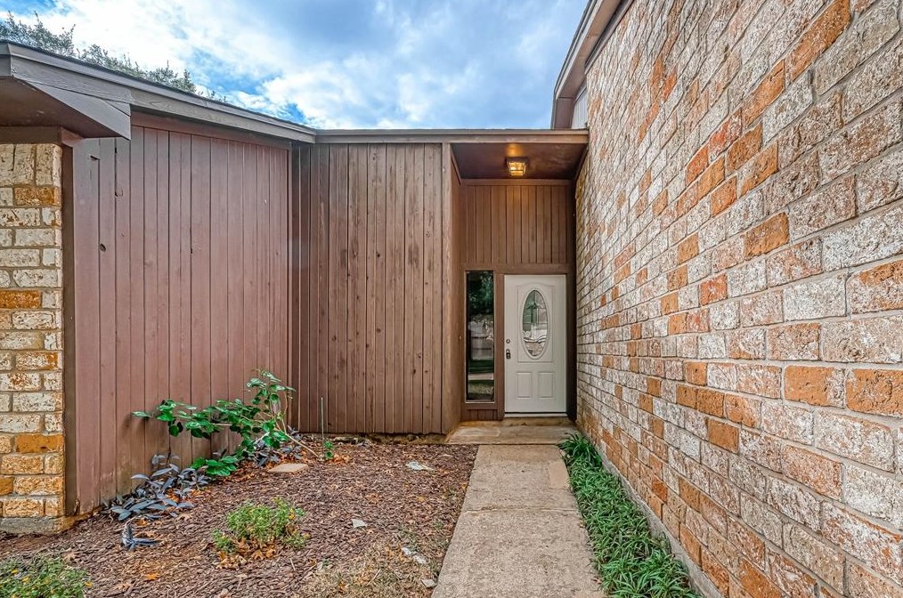 2523 Buffalo Trl, Sugar Land, TX 77479-1639