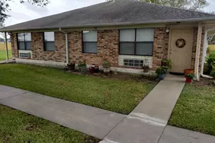 1207 Miracle Dr, Edna, TX 77957 - Photo 2