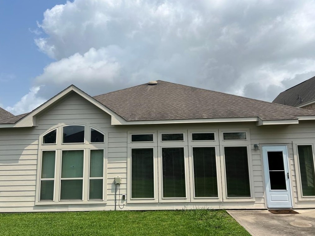 13608 Silent Walk Dr, Pearland, TX 77584-3739