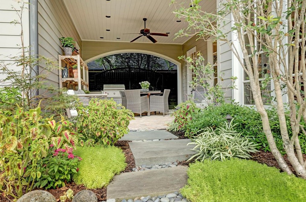 2226 Quenby St, Houston TX 77005-1414 exterior