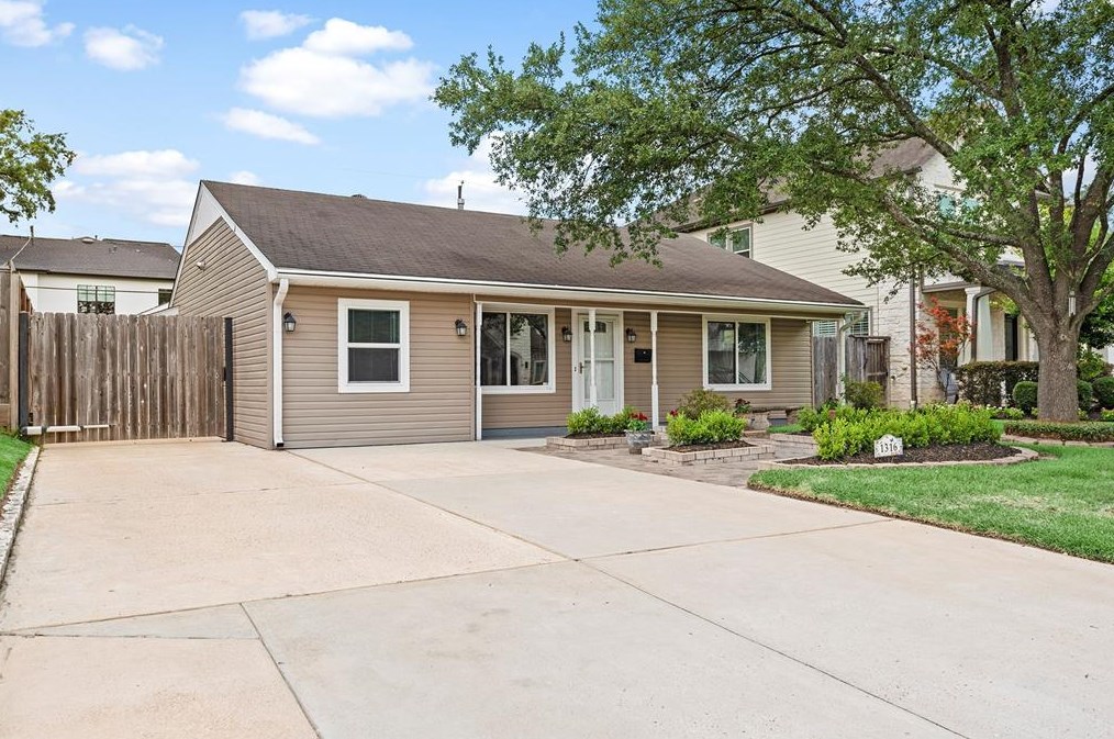 1316 Althea Dr, Houston, TX 77018-5233