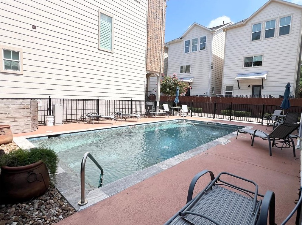 2112 Couch St, Houston, TX 77008-1626